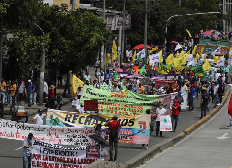 La marcha, en apoyo al paro nacional, culminará en Ciudad del Río a las 4:00 p. m., según el cronograma oficial. FOTO EDWIN BUSTAMANTE