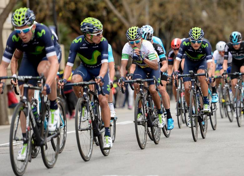 El colombiano Quintana siempre estuvo respaldado por sus gregarios, a quienes les dedicó el título. FOTO AFP