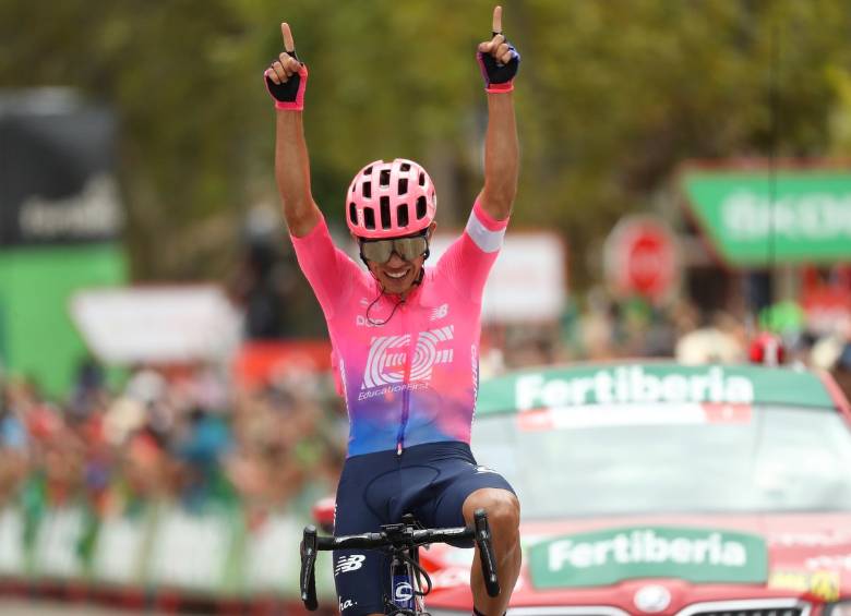 En la imagen aparece Sergio Higuita, ganador de la etapa 18. FOTO @lavuelta