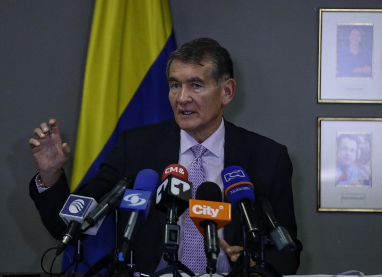 El ministro de trabajo, Ángel Custodio Cabrera anunció las medidas que deben tener en cuenta las empresas para prevenir y controlar el Coronavirus. FOTO: Colprensa