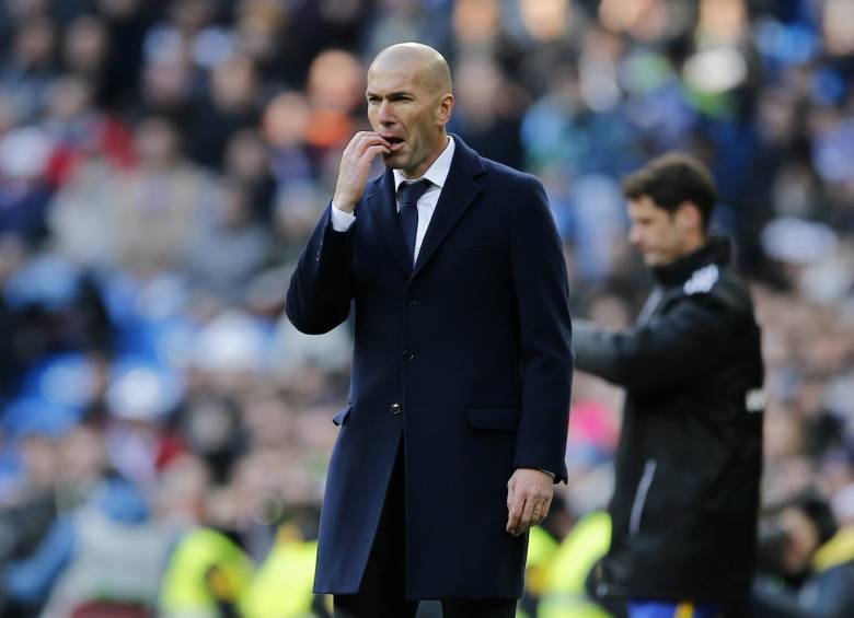 Zidane reaccionó cambiando a James por Lucas Vázquez, pero el mediocampo era del Atlético gracias al enorme trabajo táctico de Saúl Ñiguez y el argentino Augusto Fernández. FOTO AFP