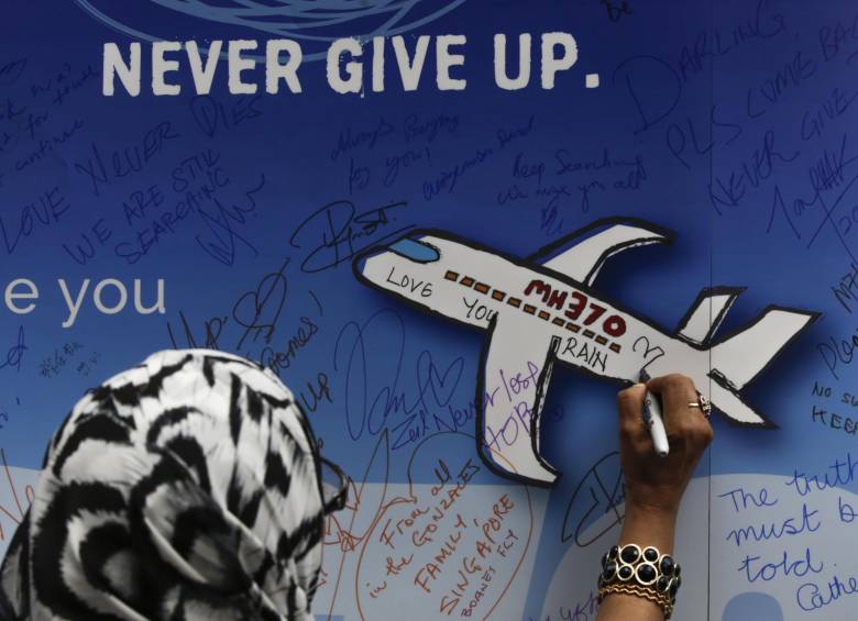 Más de tres años después del siniestro, investigadores no han podido dar con la verdad del vuelo 370 de Malaysia. FOTO EFE
