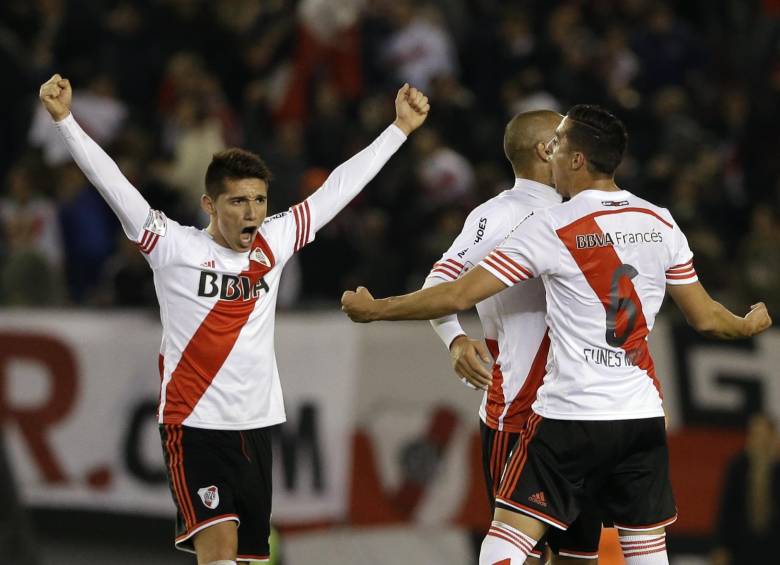 Ramiro Funes Mori y Matias Kranevitter celebran el triunfo de River. FOTO AP