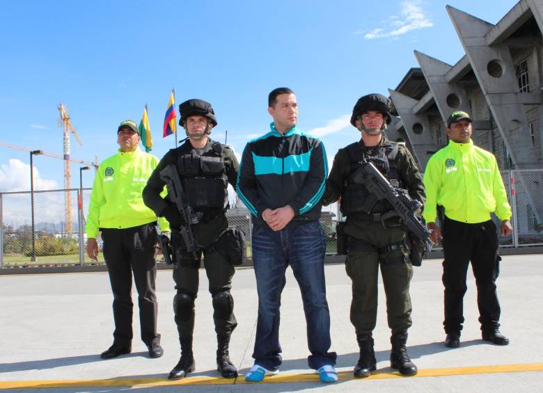 Así lucía Ericson Vargas (“Sebastián”) el día de su extradición a E.U. Fue detenido en Girardota en 2012. FOTO cortesía policía