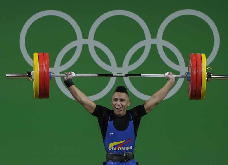 El pesista colombiano, Luis Javier Mosquera, recibirá la medalla de bronce en el levantamiento de pesas en la categoría de los 69 kilogramos. FOTO COLPRENSA
