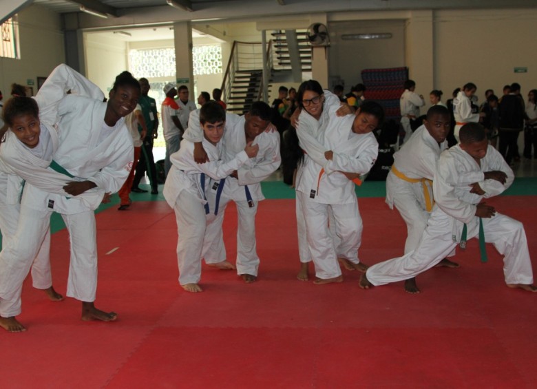 Entre 60 y 70 deportistas vienen entrenando judo en Apartadó. En Andes hubo una delegación de 18 jóvenes que se impuso a los ganadores tradicionales de Medellín y Valle de Aburrá. FOTO Indeportes