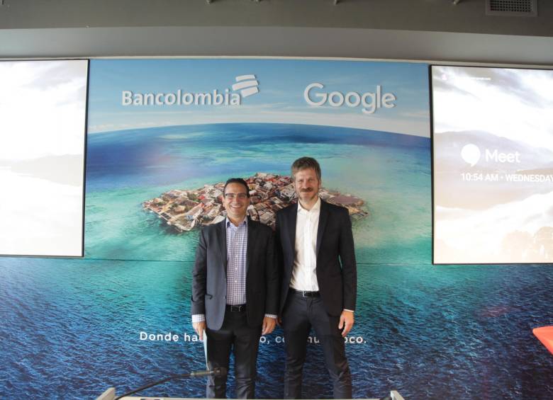 Juan Carlos Mora (izq.), presidente de Bancolombia, y Giovanni Stella, gerente general de Google. FOTO cortesía