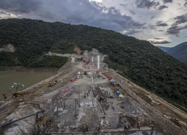 Actualmente avanzan las obras de estabilización de la contingencia que vive el megaproyecto hidroeléctrico. FOTO Santiago Mesa