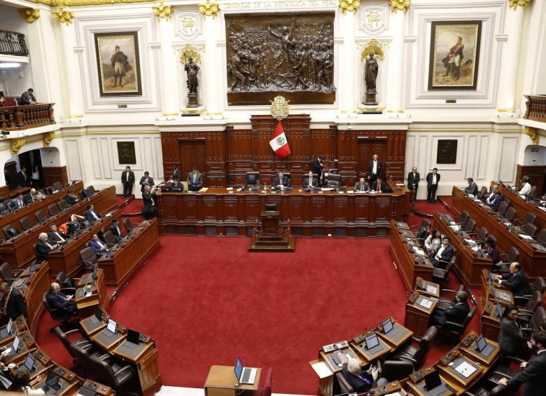El Congreso peruano suspendió a Martín Vizcarra después de que este lo declarara disuelto. FOTO: AFP