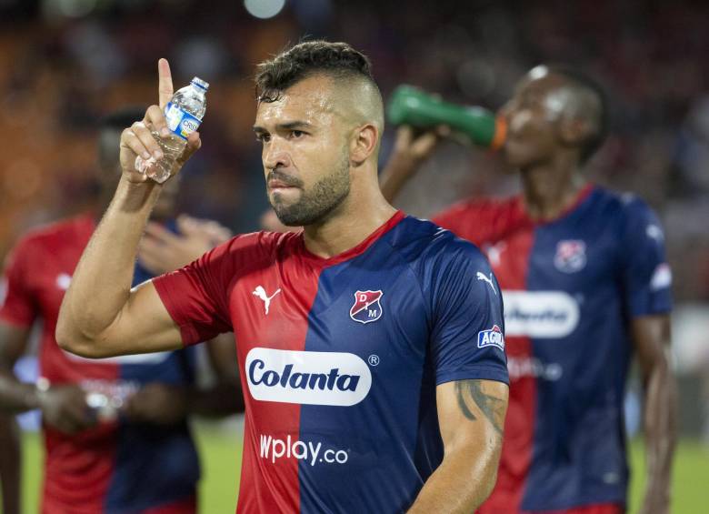 Andrés Cadavid salió a explicar su situación legal. FOTO EDWIN BUSTAMANTE