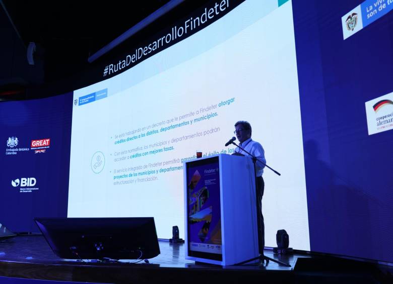 Ministro Alberto Carrasquilla anunció un cambio de perspectiva para fortalecer a la regiones. FOTO CoRTESÍA FINDETER