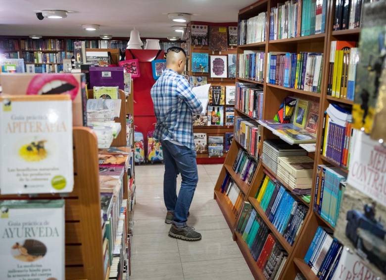Cientos de novelas, escritas o traducidas al español, se han publicado en este año que acaba, propuestas dirigidas a públicos diferentes pero que tienen en común el propósito de atrapar al lector y sumergirle entre sus páginas. Foto: EFE.