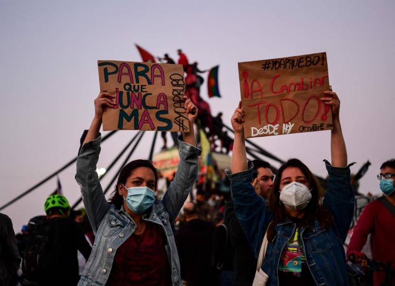 La equidad de género es uno de los llamados que hacen las mujeres a la nueva Constitución. Foto: AFP