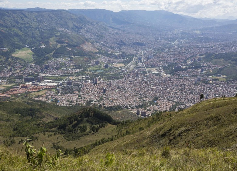 El cerro Quitasol, en el municipio de Bello, tiene un especial ángulo del Valle de norte a sur, además de una subida de caminos ancestrales. Foto: Manuel Saldarriaga Quintero