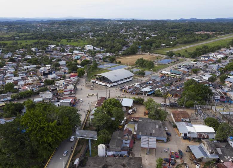 Después de un consejo de seguridad con autoridades locales y regionales,Trujillo ofreció hasta $50 millones de pesos a quien dé información que ayude a esclarecer esta masacre. Foto: Manuel Saldarriaga. 