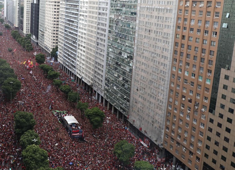 La fiesta podría prolongarse hasta bien entrada la noche si el Flamengo se proclama este domingo campeón del Brasileirao, título que levantó por última vez en 2009. Foto: EFE