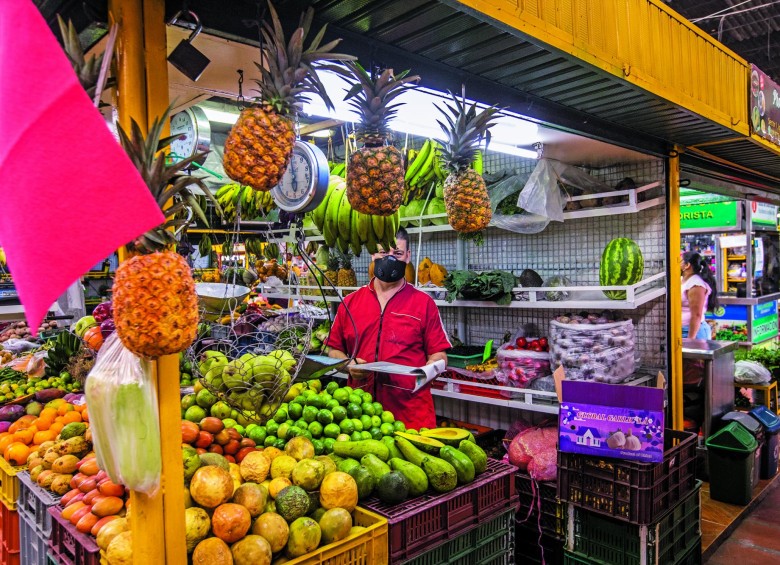 Los sectores de Carnes, Verduras y Frutas están abiertos de nuevo. Hay más espacio público para los visitantes y los empleados. FOTO Carlos Velásquez