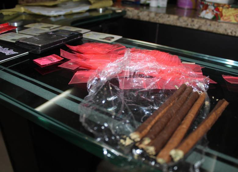 La banda operaba en Medellín en fiestas de música electrónica además utilizaba el aeropuerto de Rionegro para enviar la droga a diferentes países, según la Policía. FOTO CORTESÍA