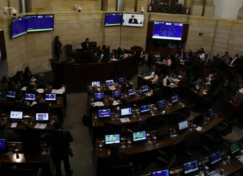 Actualmente hay dos proyectos de ley para sometimiento a la justicia previstos para que el Congreso los discuta, uno formulado por la oposición, y otro que aún no ha presentado el Gobierno. FOTO COLPRENSA