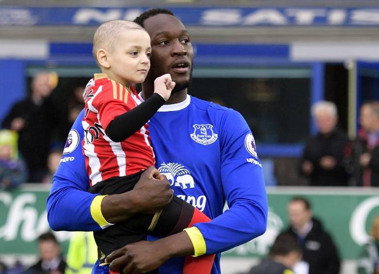 Murió el niño con cáncer que enamoró al mundo del fútbol