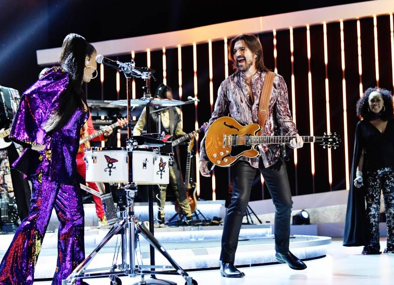 Juanes al lado de Sheila E, artista latina y amiga cercana de Prince. FOTO Cortesía CBS