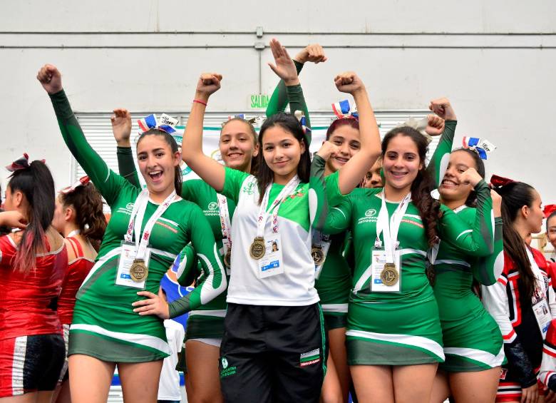 Las estudiantes de la Institución Educativa Alvernia pusieron a gozar a Antioquia en la Final de los Supérate. FOTO cortesía juegos
