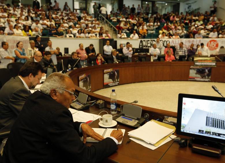En medio de una fuerte oposición ciudadana se aprobó el Acuerdo 300. FOTO henry agudelo