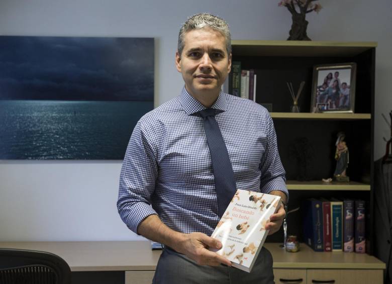 El médico Juan Luis Giraldo es experto en fertilidad. Cada vez hay mejores posibilidades en los tratamientos. FOTO Santiago Mesa