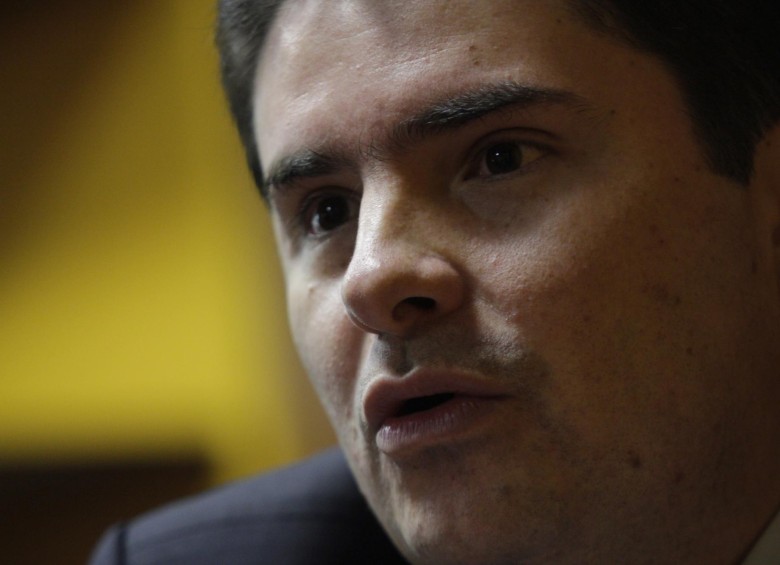 l ministro de Vivienda, Luis Felipe Henao, afirmó que demandará al alcalde Gustavo Petro por el incumplimiento de un fallo del Consejo de Estado. FOTO COLPRENSA