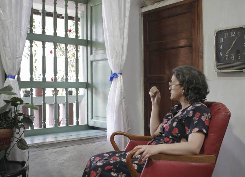 A la izquierda, el equipo de producción de Irene; y a la derecha, imágenes durante la producción del corto Refugio. FOTOS CORTESÍA