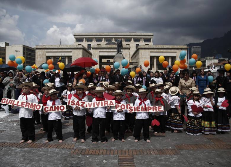Actividades artísticas y mensajes por la libertad de prensa se presentaron en la Plaza de Bolívar, de Bogotá. FOTO Colprensa