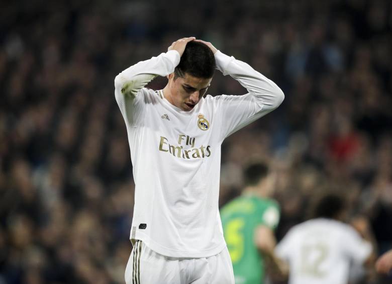 La norma de los cinco cambios en el fútbol tampoco le ha dado minutos a James. FOTO Getty