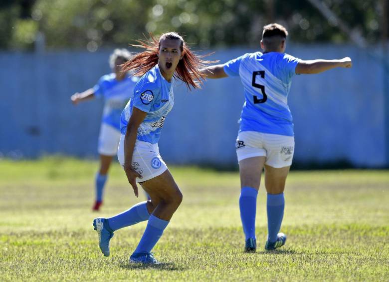 Mara tiene 23 años y dio una larga pelea para ser admitida en el fútbol profesional femenino. FOTO AFP