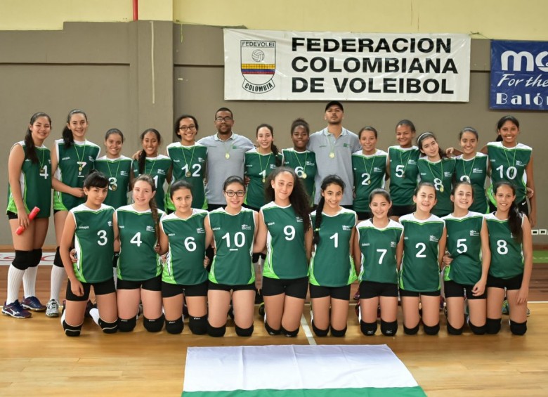 Con buena base cuenta el voleibol femenino de Antioquia, que se destacó en Manizales con título y cuarto lugar. FOTO cortesía LAV