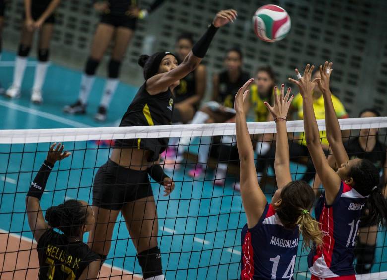 Bolívar, campeón del certamen, inició la defensa del título con victoria ante Magdalena. FOTO Jaime Pérez