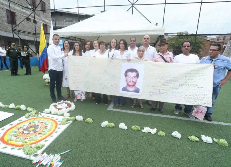 Acto de reconocimiento del Estado en Medellín. FOTO TWITTER JUANITA LÓPEZ PADRÓN