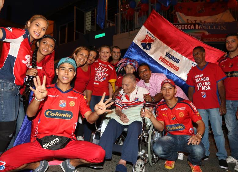 En La Toma, la alegría y el optimismo reinaban, pero con el paso de los minutos la ilusión se esfumó . FOTO julio césar herrera
