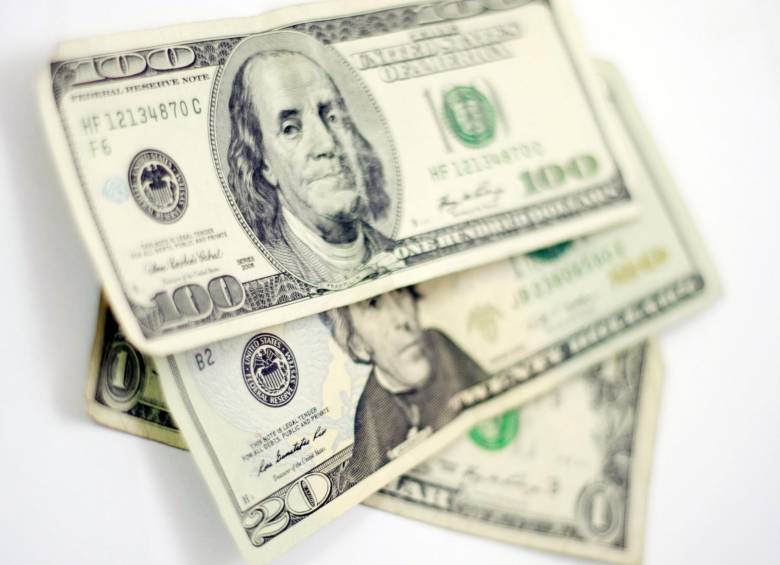 El top único para hacer transacciones en efectivo en los profesionales de bolsa pasó de 3.000 dólares a 10.000 dólares. Foto Colprensa