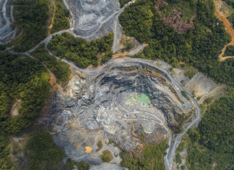 La mina está ubicada entre las veredas La Solita y Norizal. La empresa Brisas de Colombia tiene título minero vigente. Además de la explotación del crisotilo del asbesto, Campamento vive de la producción de la panela, que representa el 60 % de su economía, y del cultivo del café. FOTOs juan david Úsuga y jaime pérez MUNÉVAR