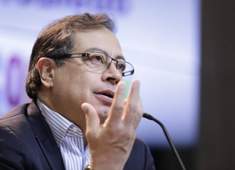 Gustavo Petro anunció acciones penales contra Carlos Antonio Vélez. FOTO: Colprensa.