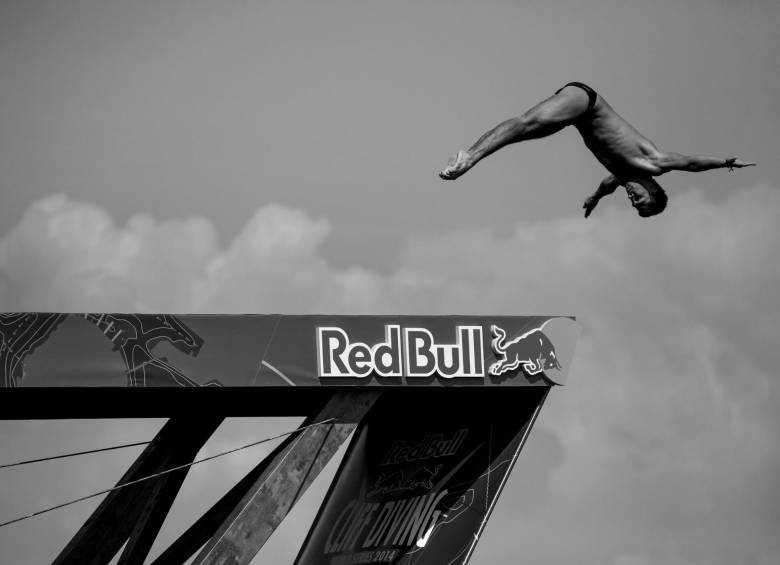 Miguel García, uno de los tres clavadistas de altura del país. FOTO cortesía Red Bull