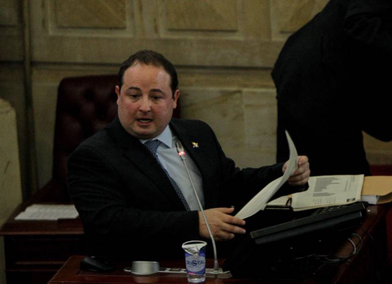 El senador Araujo manifestó que ‘Timochenko’ debería estar pagando por sus delitos en lugar de presentarse como candidato presidencial. FOTO COLPRENSA