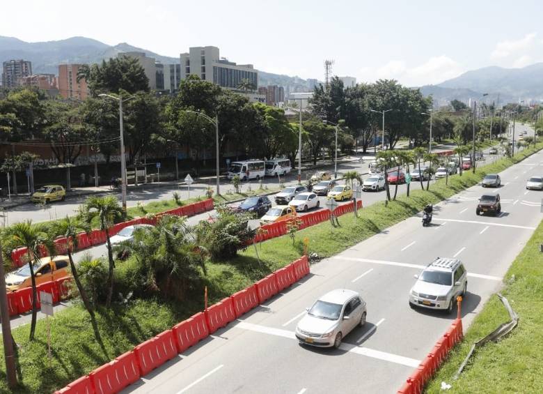 Así lucía este domingo la autopista Sur, mientras se aceleraban los trabajos para lograr la reapertura de la vía este lunes. FOTO CAMILO SUÁREZ