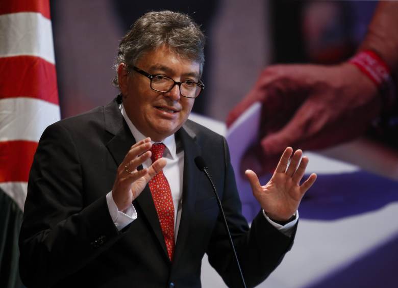 El ministro de Hacienda aseguró que la inflación cerraría 2015 en 6,6 por ciento y la de 2016 sería de 4,5 por ciento