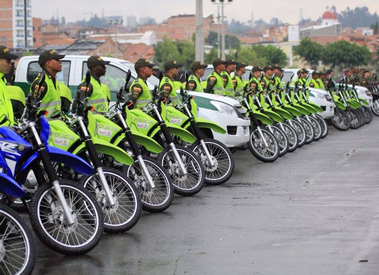 De las motos entregadas a la Fuerza Pública en Rionegro, nueve, de cilindraje de 250 centímetros cúbicos, van a la Fuerza Aérea para apoyar seguridad en el Oriente de Antioquia. FOTO Cortesía
