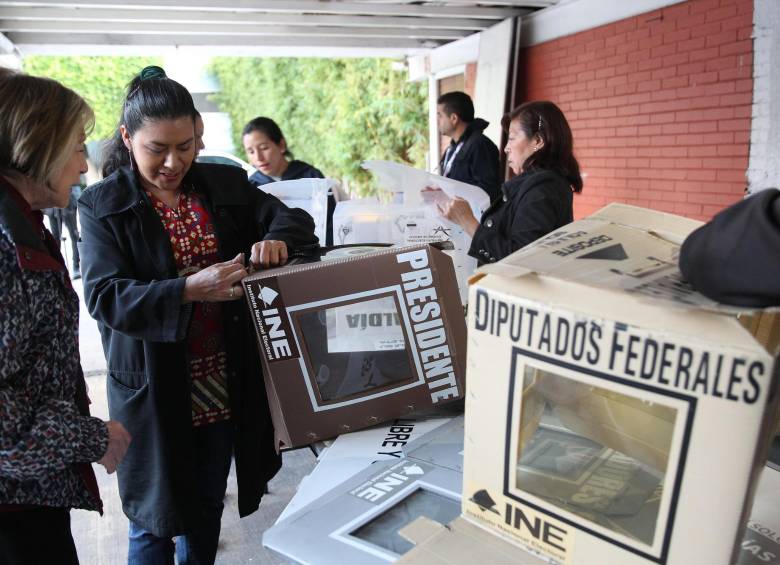 Así se desarrollan este domingo las elecciones en México. FOTO EFE