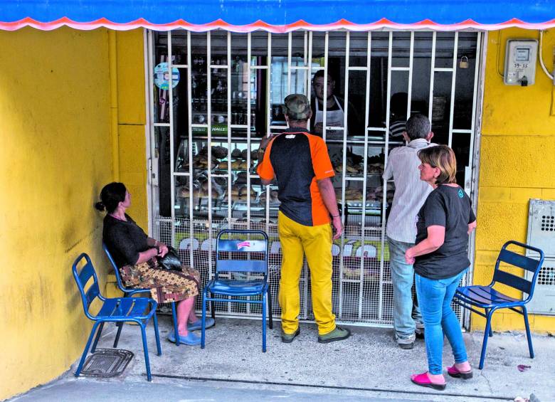 Las tiendas de abarrotes también se hicieron al enrejado, especialmente con el aumento de los robos y la violencia urbana. FOTO JULIO CÉSAR HERRERA