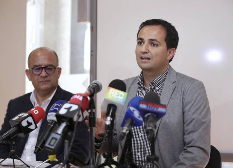El director del Invías, Juan Esteban Gil, aseguró que el Gobierno nacional ha invertido 20 mil millones de pesos en la vía Medellín-Quibdó, que está financiada hasta 2022. FOTO Colprensa