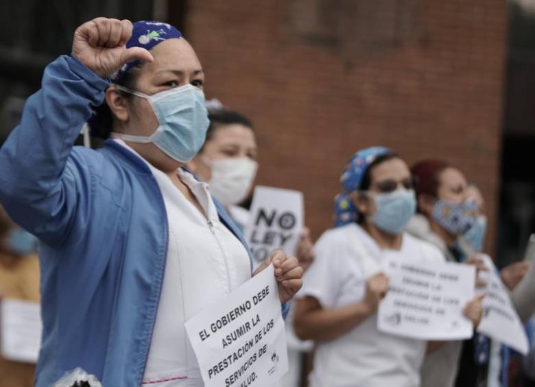En todo el país, personal de salud sigue denunciando atrasos en sus salarios y escasez de implementos. FOTO Colprensa