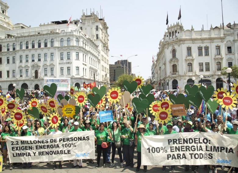 El activismo por soluciones inmediatas al tema está creciendo y se hizo presente en Lima. FOTO ap